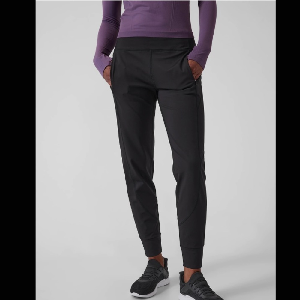 NWT Athleta Rainier Jogger // Black